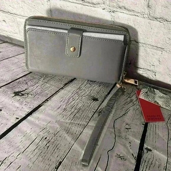 Badgley Mischka Wristlet Wallet Grey Cell Phone Pocket Clutch New with Tag - Picture 3 of 6